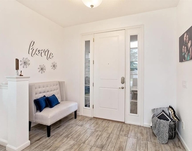 1324 Yorkdale Road - Photo Thumbnail 2