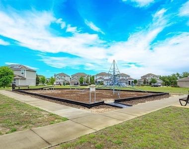 1324 Yorkdale Road - Photo Thumbnail 27