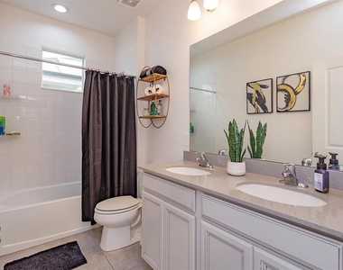 1324 Yorkdale Road - Photo Thumbnail 22