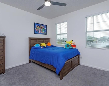 1324 Yorkdale Road - Photo Thumbnail 17