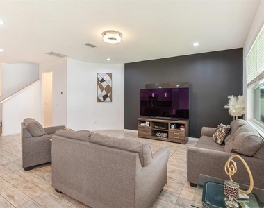 1324 Yorkdale Road - Photo Thumbnail 12