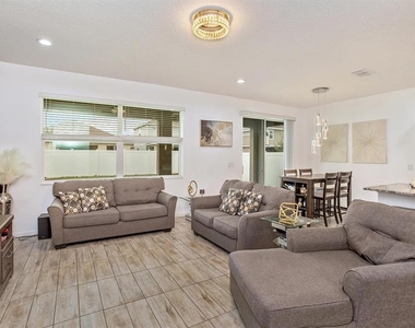 1324 Yorkdale Road - Photo Thumbnail 13