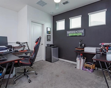 1324 Yorkdale Road - Photo Thumbnail 19