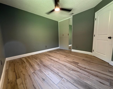 9115 Bay Side Court - Photo Thumbnail 25