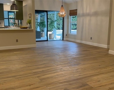 9115 Bay Side Court - Photo Thumbnail 7