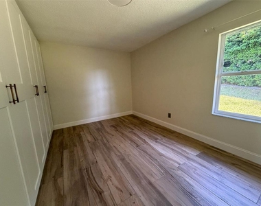 9115 Bay Side Court - Photo Thumbnail 27