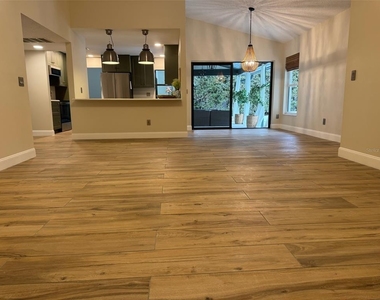 9115 Bay Side Court - Photo Thumbnail 6