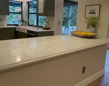9115 Bay Side Court - Photo Thumbnail 9