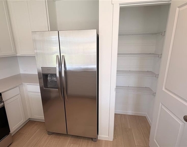 806 Lynx St - Photo Thumbnail 11