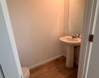 806 Lynx St - Photo Thumbnail 7
