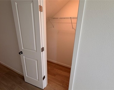 806 Lynx St - Photo Thumbnail 6