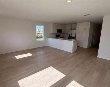 806 Lynx St - Photo Thumbnail 14