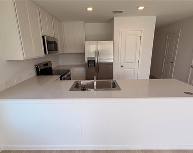 806 Lynx St - Photo Thumbnail 9