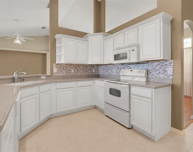 932 Cornell Avenue - Photo Thumbnail 3