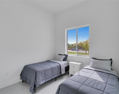 13454 Ingraham Boulevard - Photo Thumbnail 21