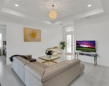 13454 Ingraham Boulevard - Photo Thumbnail 6