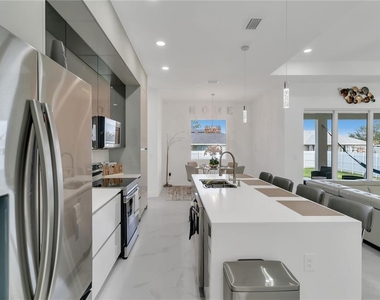 13454 Ingraham Boulevard - Photo Thumbnail 9