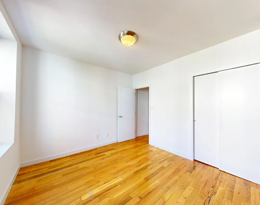 East 91st Street - Photo Thumbnail 3