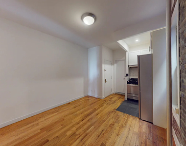 East 91st Street - Photo Thumbnail 2