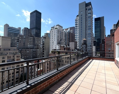 East 51st Street - Photo Thumbnail 3