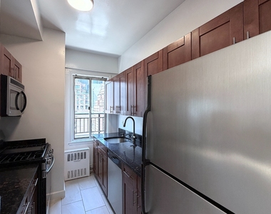 East 51st Street - Photo Thumbnail 2