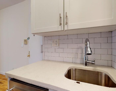 East 85th Street - Photo Thumbnail 2