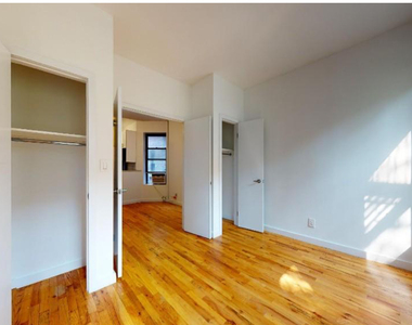 East 85th Street - Photo Thumbnail 4