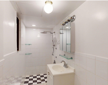 East 93rd Street - Photo Thumbnail 4