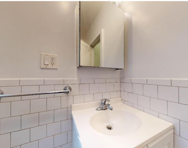 East 85th Street - Photo Thumbnail 5