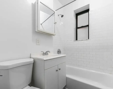 370 West 52nd Street - Photo Thumbnail 3