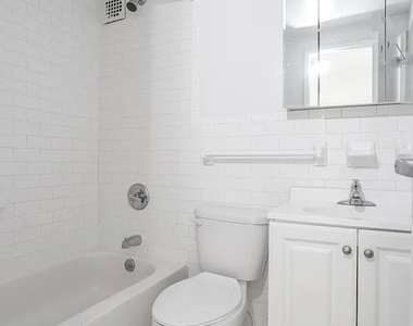 88 Fulton Street - Photo Thumbnail 4