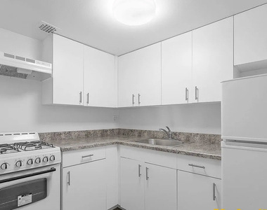 88 Fulton Street - Photo Thumbnail 2
