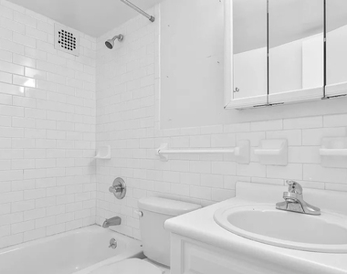 88 Fulton Street - Photo Thumbnail 3