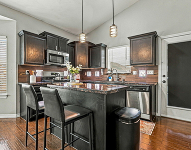 14247 Russ Leach Avenue - Photo Thumbnail 8