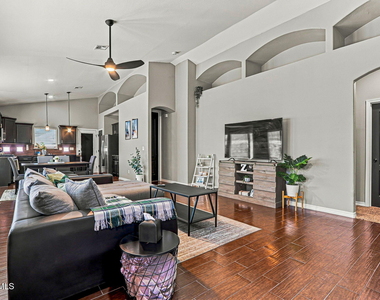 14247 Russ Leach Avenue - Photo Thumbnail 3
