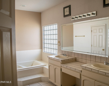 1328 Doc Holiday Place - Photo Thumbnail 20