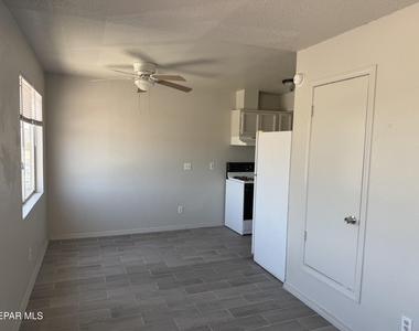 1525 Pullman Drive - Photo Thumbnail 4