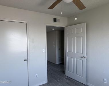 1525 Pullman Drive - Photo Thumbnail 8