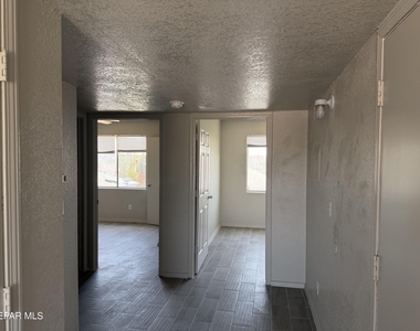 1525 Pullman Drive - Photo Thumbnail 6
