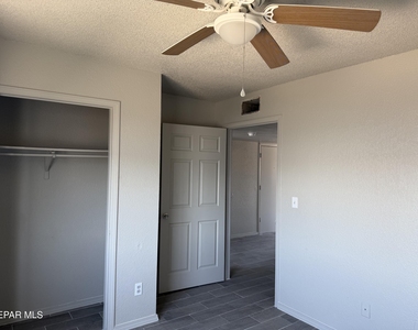 1525 Pullman Drive - Photo Thumbnail 10