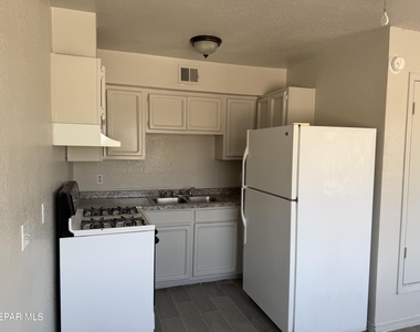 1525 Pullman Drive - Photo Thumbnail 5