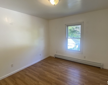 327 Riverside Avenue - Photo Thumbnail 12