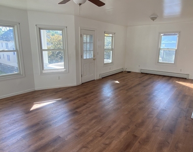 327 Riverside Avenue - Photo Thumbnail 3