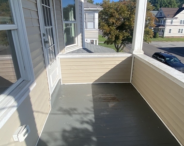 327 Riverside Avenue - Photo Thumbnail 4