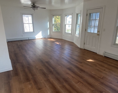 327 Riverside Avenue - Photo Thumbnail 7