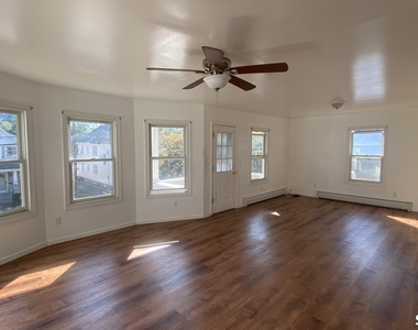 327 Riverside Avenue - Photo Thumbnail 2