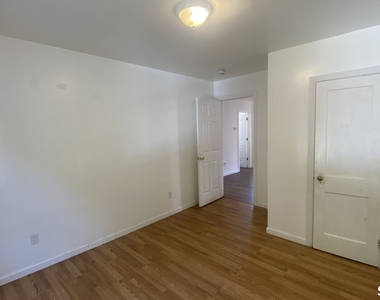 327 Riverside Avenue - Photo Thumbnail 13