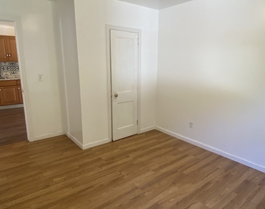 327 Riverside Avenue - Photo Thumbnail 16