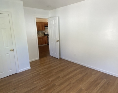 327 Riverside Avenue - Photo Thumbnail 17