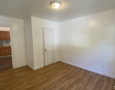 327 Riverside Avenue - Photo Thumbnail 15
